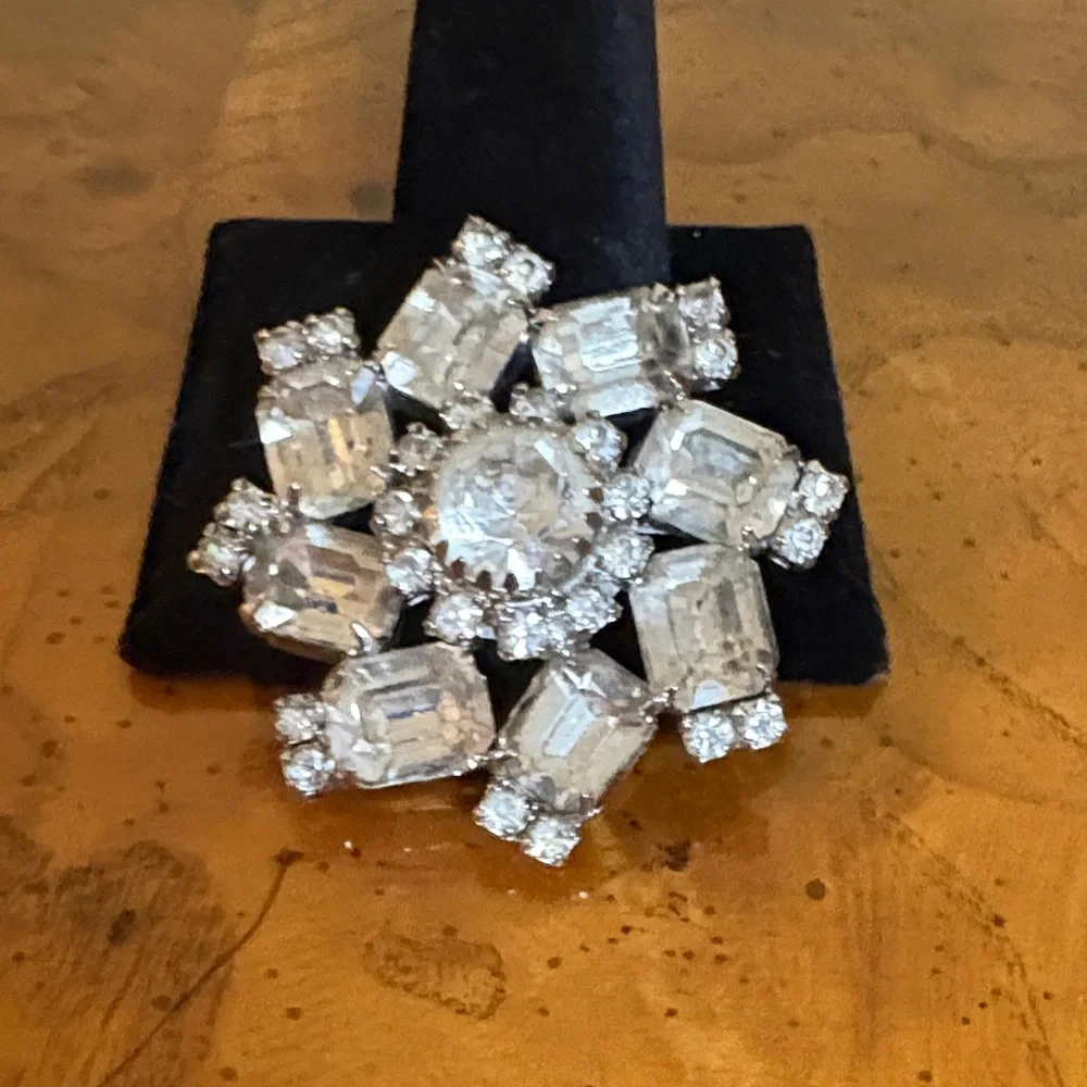 Vintage Elegant Silver Crystal Brooch